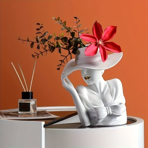 Simple Goddess Flower Arrangement Resin Ornament